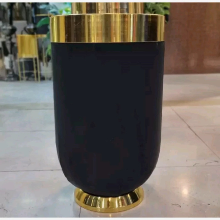 خرید گلدان فلزی رویه مخمل دور طلایی